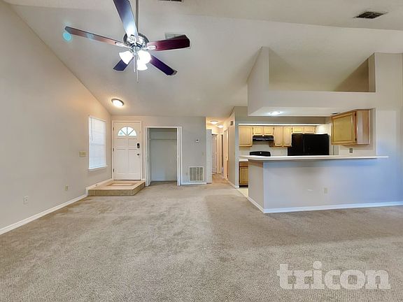 3rd image of 8129 Mactavish Way W