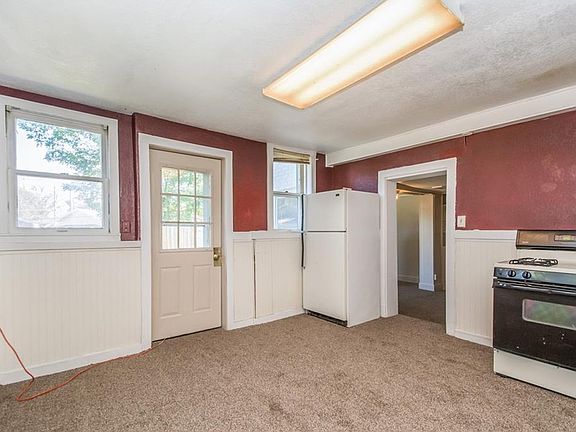 4th image of 124 E Olinda Ave