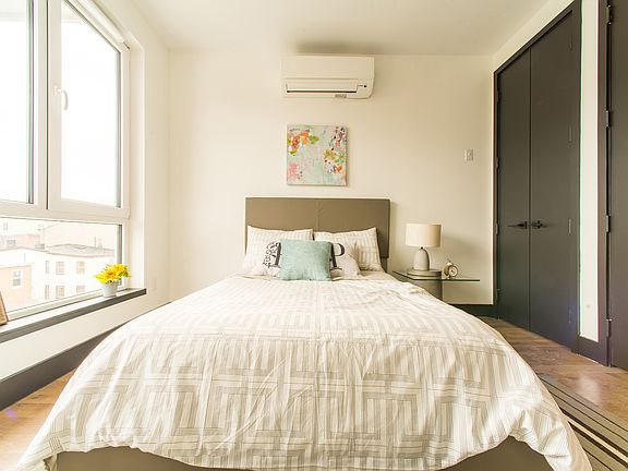 4th image of 832 Lexington Ave #414