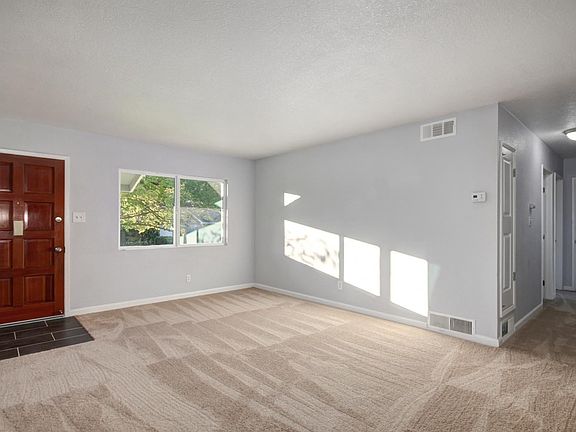 5th image of 3820 Plymouth Dr