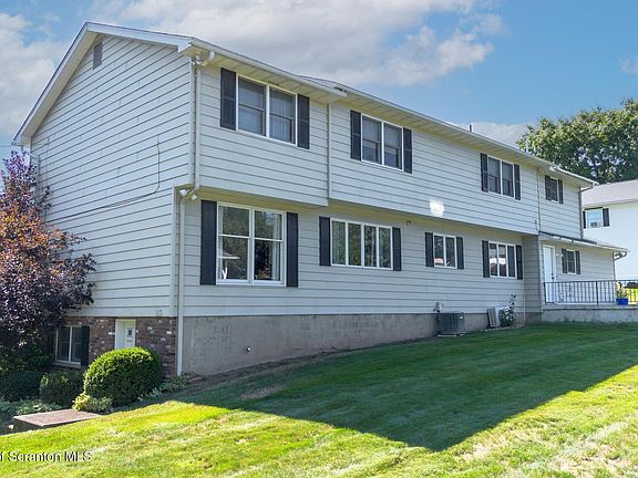 3rd image of 576 Hilltop Rd