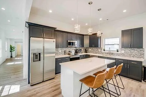 3 bed, 2.5 bath, 1616 sqft, $2,400 — Photo 3
