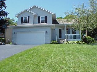 201 Lotus Ave, Wauconda, IL 60084