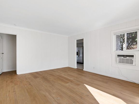 5th image of 14721 Sylvan St APT 3