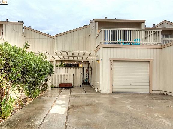 4th image of 1205 Marina Cir