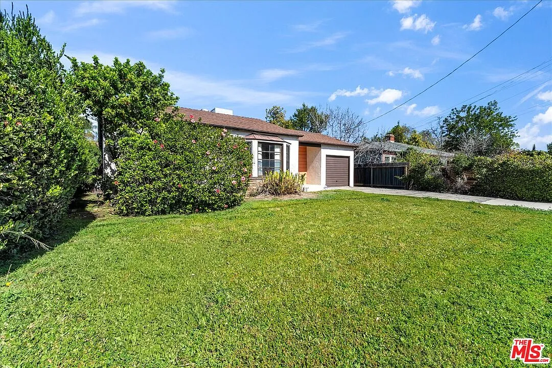 13621 Addison St photo 1