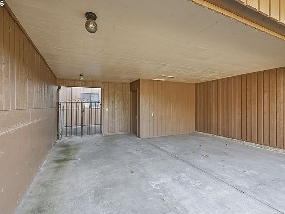 3rd image of 2281 Ridgeway Dr