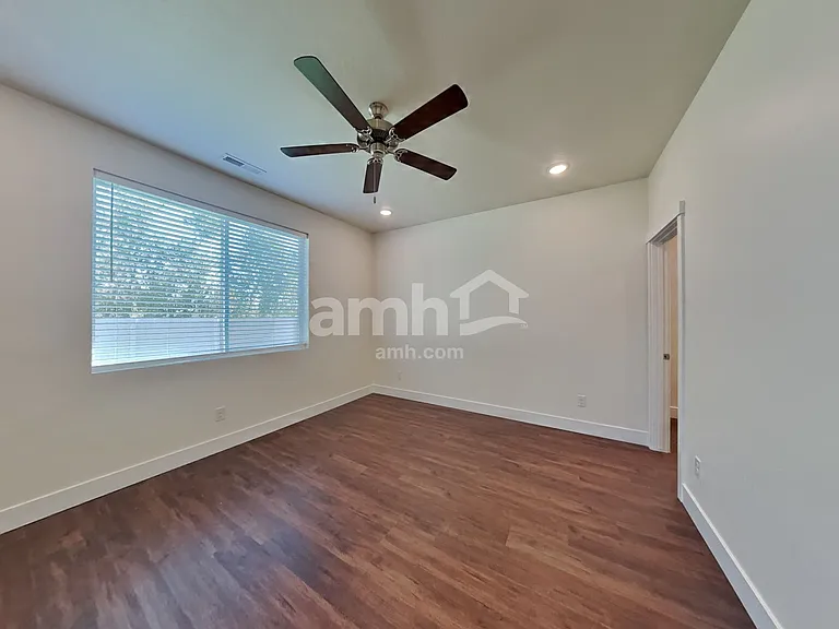 1546 N Alderleaf Ave — Photo 13