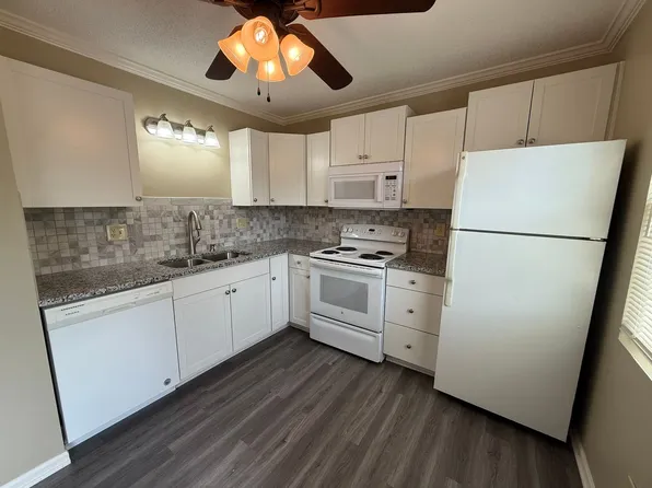410 W Allen St, Spring Hill, KS 66083