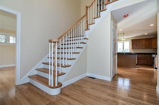 5th image of 485 Creek St