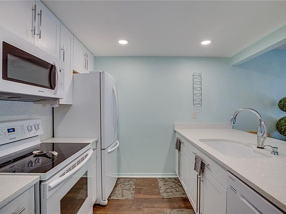 4th image of 835 18th St