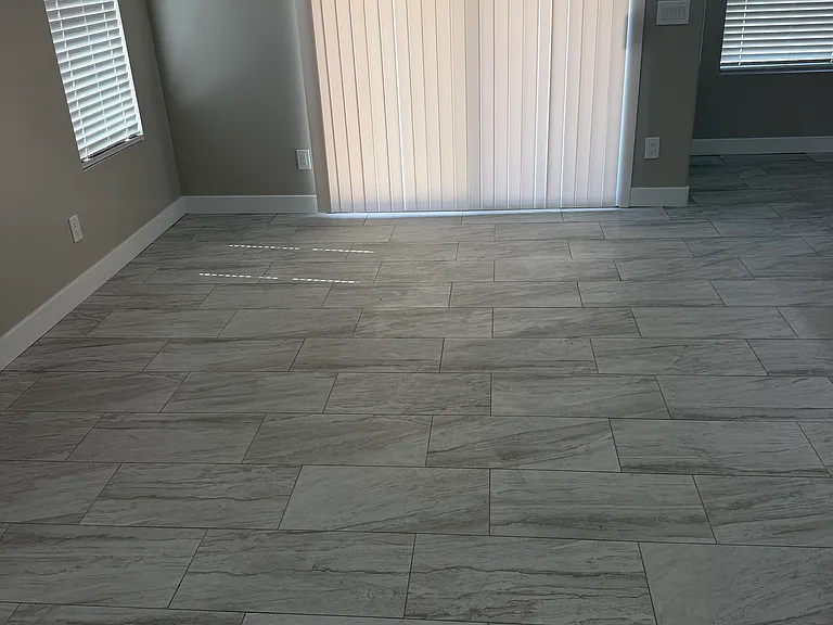 1395 E 10th Pl — Photo 3