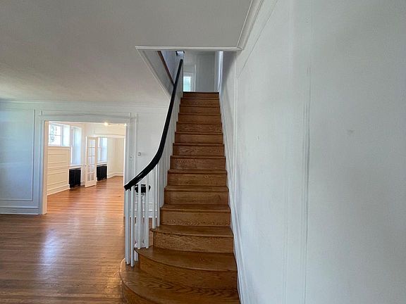 4th image of 826 E Dorset St
