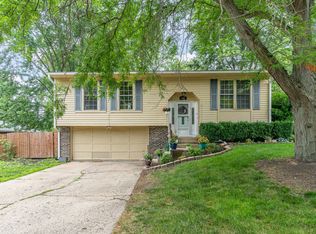 615 S 12th Ave, St Charles, IL