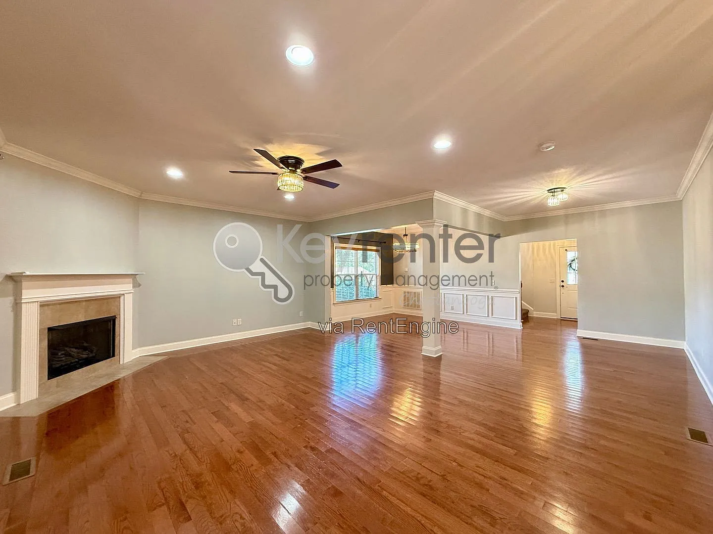 4 bed, 2.5 bath, 2720 sqft, $2,595 — Photo 4