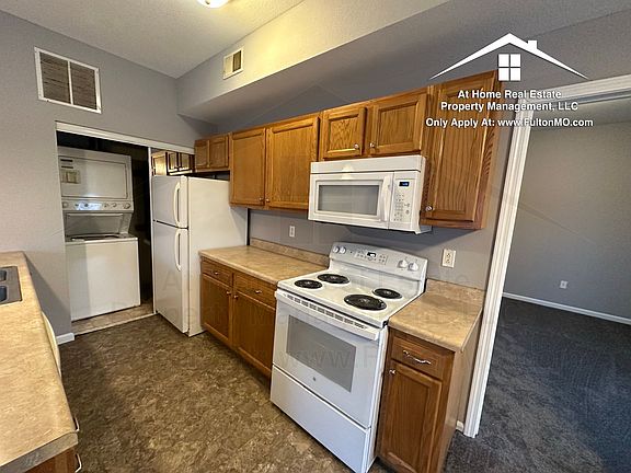 5th image of 211 N Main St APT D