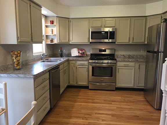 5th image of 110 N Hickory St