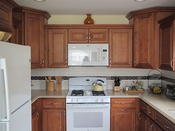 2nd image of 197 Canterbury Ln
