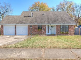 1705 S 3rd St, Broken Arrow, OK 74012