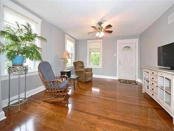 2nd image of 11066 Florence Ave