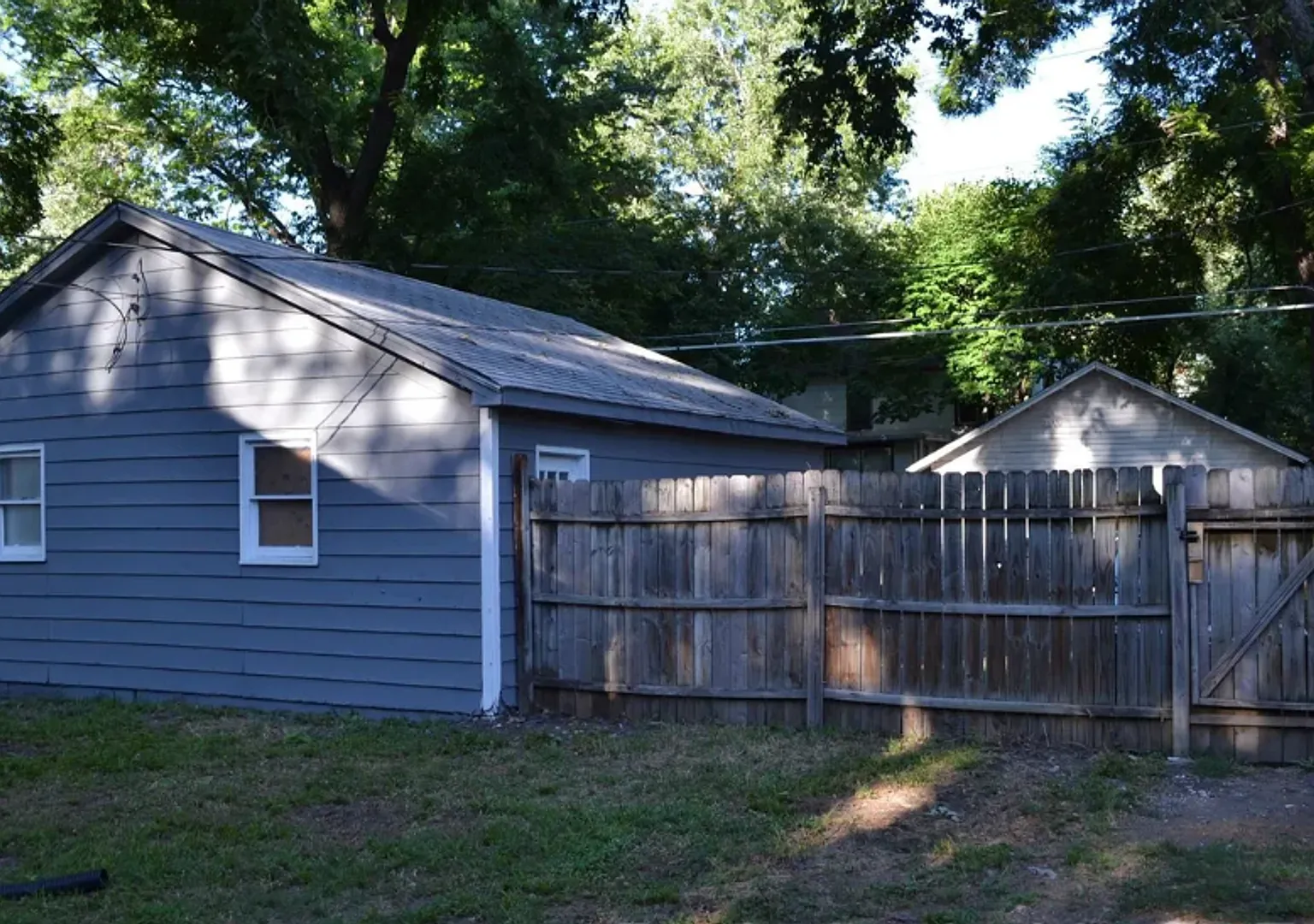 Charming 3-Bedroom/ 1 Bathroom house located in the heart of Topeka — Photo 3