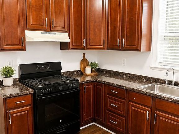 5th image of 264 Pomona Ave #1