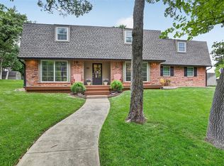 2113 Hummingbird Ln, Edmond, OK 73034