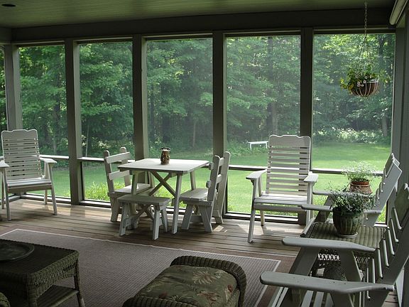 Screened in porch
