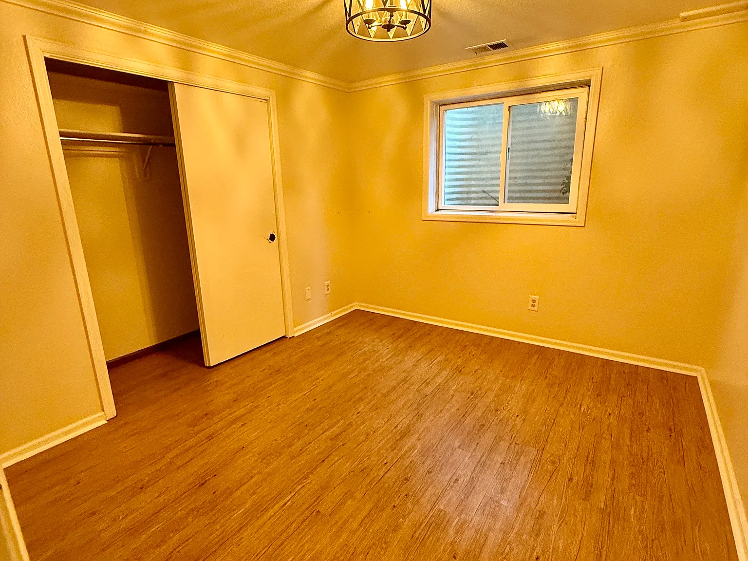 3 bed, 2005 sqft, $2,300 — Photo 2