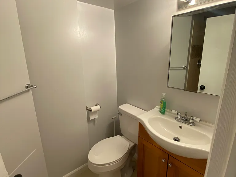 518 Burlington Ct — Photo 10