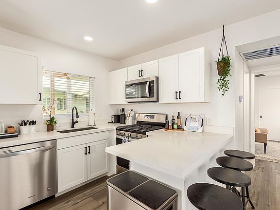 3rd image of 4208 N 31st Pl APT B
