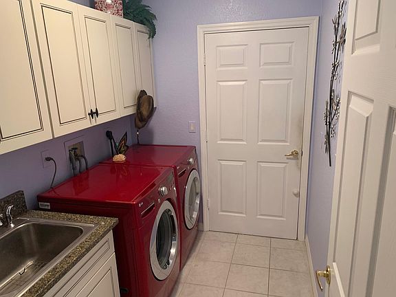 3rd image of 4623 SW 25th Pl