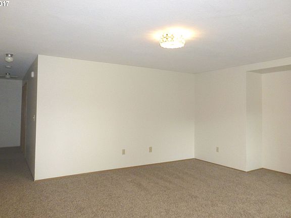 2nd image of 416 NE 175th Ave