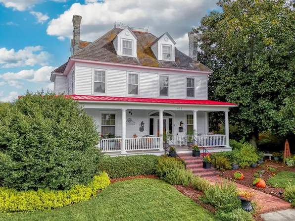 403 Tazewell Ave, Cape Charles, VA 23310