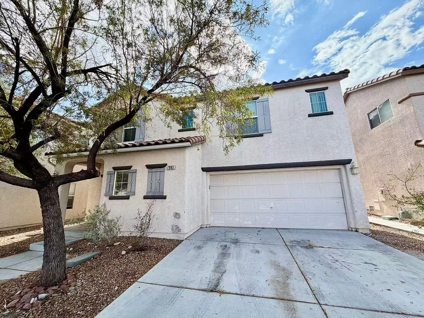 Beautiful two-story home featuring 3 bedrooms, 2.5 bathrooms — Photo 2