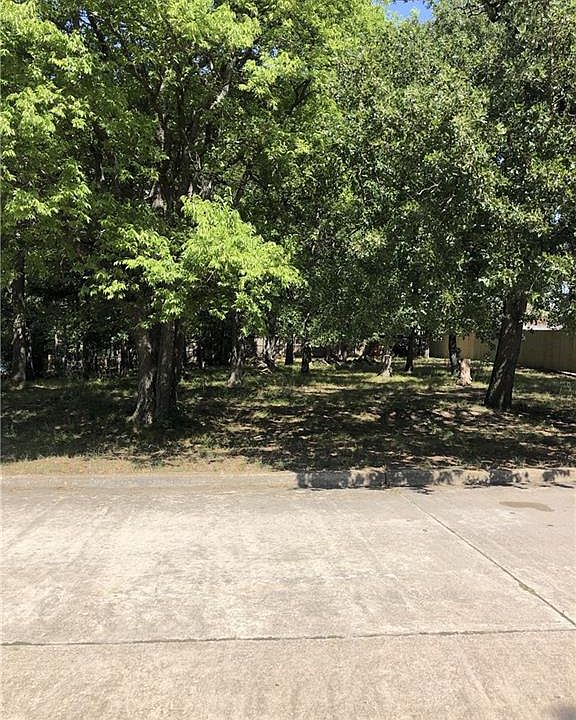 1st image of 1012 Pecan Dr #4
