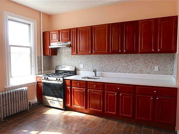 2nd image of 142 Overlook St Floor 2