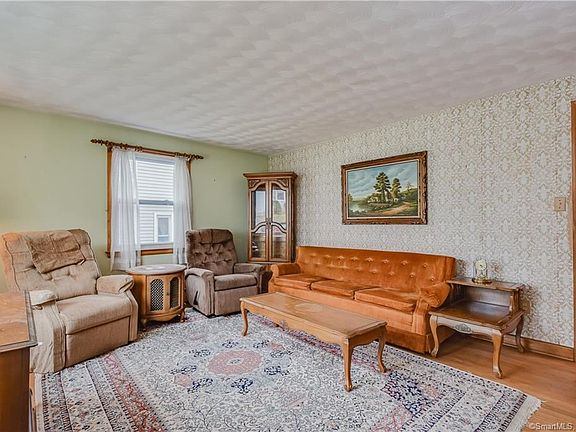 5th image of 28 Pinehurst Ave