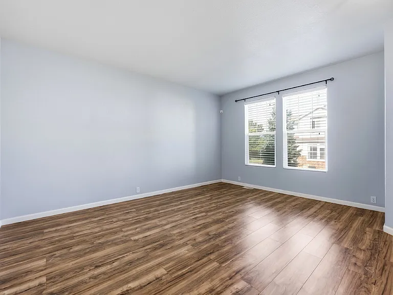 5882 Ensemble Hts — Photo 4