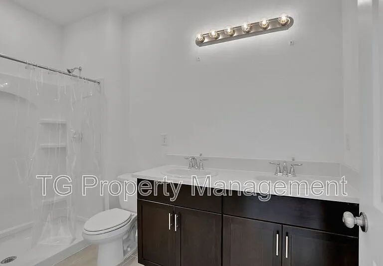 298 Anthony Dr — Photo 13