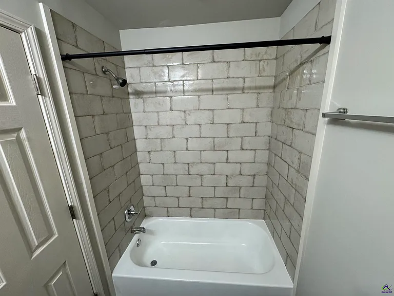 116 Tabor Dr — Photo 6