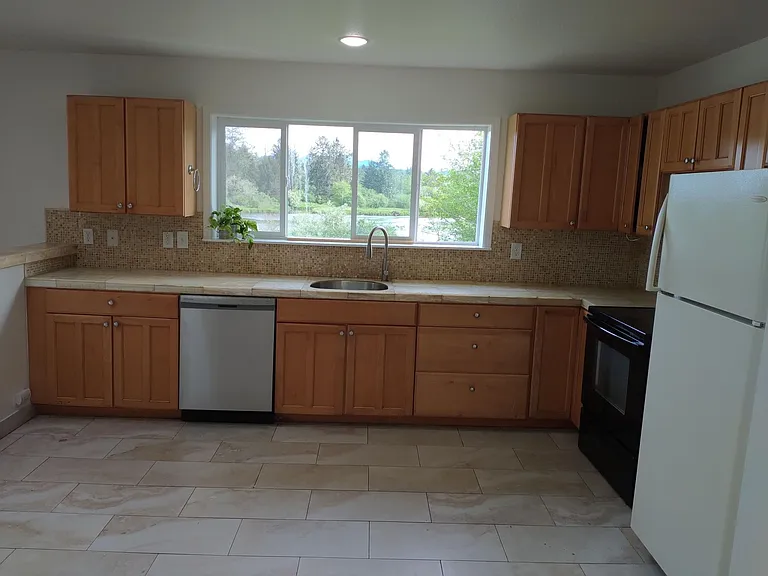 935 Avenue S #5 — Photo 8