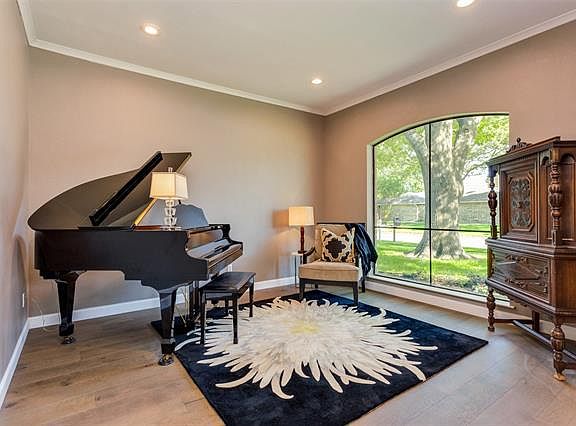 4th image of 2301 Blue Cypress Dr