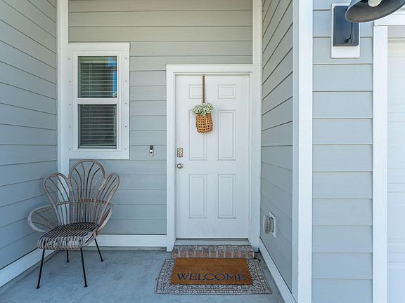 4th image of 1010 McLaren Cir