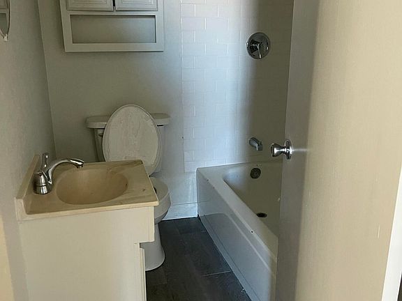 5th image of 705 N Saint Vrain St #9