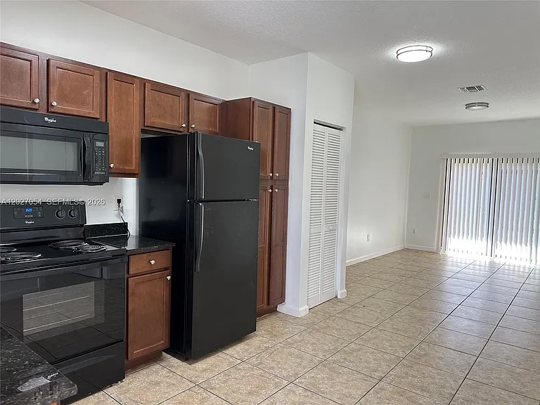 1035 NE 10th Ave #1 — Photo 1
