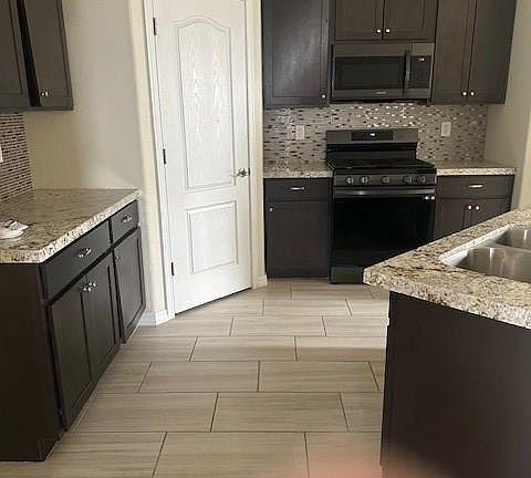 2nd image of 2246 E Hammer Ln