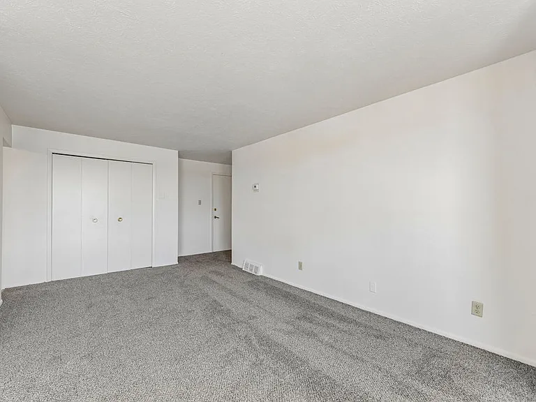 Bishop Park Apartments — Photo 23