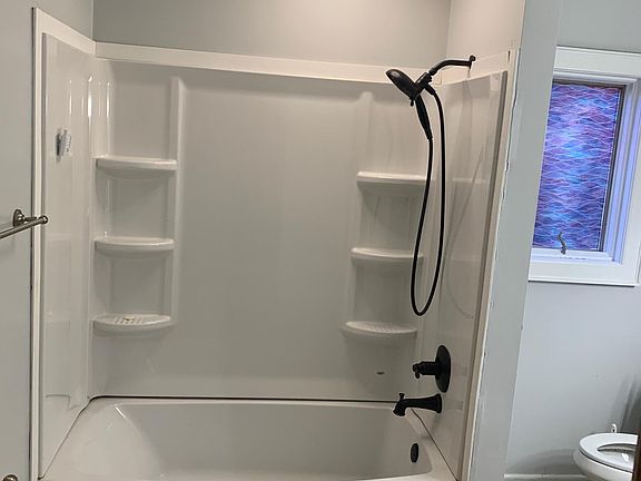 3rd image of 2480 Linwood Ave #1