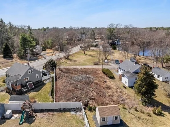 68 Sabbatia Ln, Taunton, MA 02780